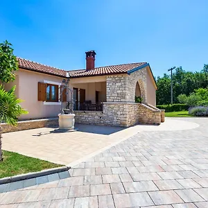 Krizanci , Žminj Kroatien