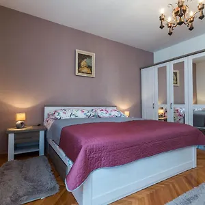 Drago 2br Apt. In Old Town Apartament