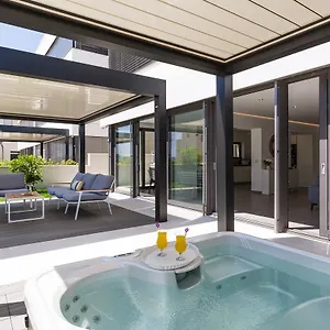 Shell Luxury Residences With Pool And Whirlpool Apartament